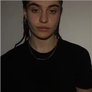 ragazza del liceo offre ripetizioni anche in periodo estivo e aiuto compiti